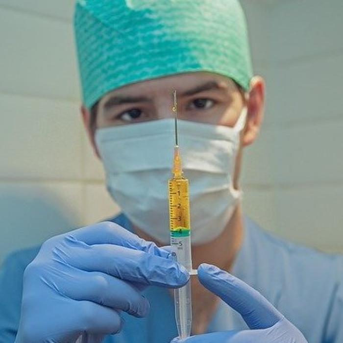 EXPERȚII explică! Ce se întâmplă dacă te INFECTEZI și NU te-ai VACCINAT