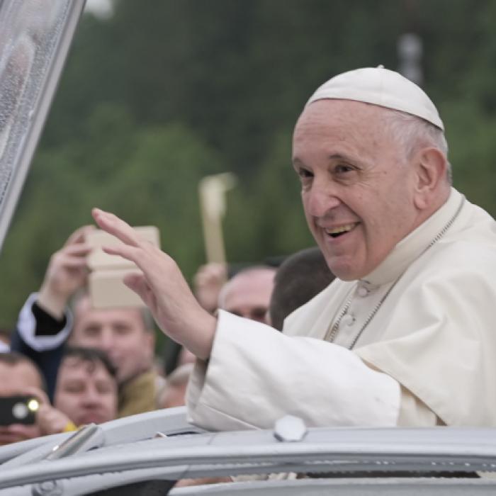 Papa Francisc este bolnav. Nu va putea oficia următoarele slujbe