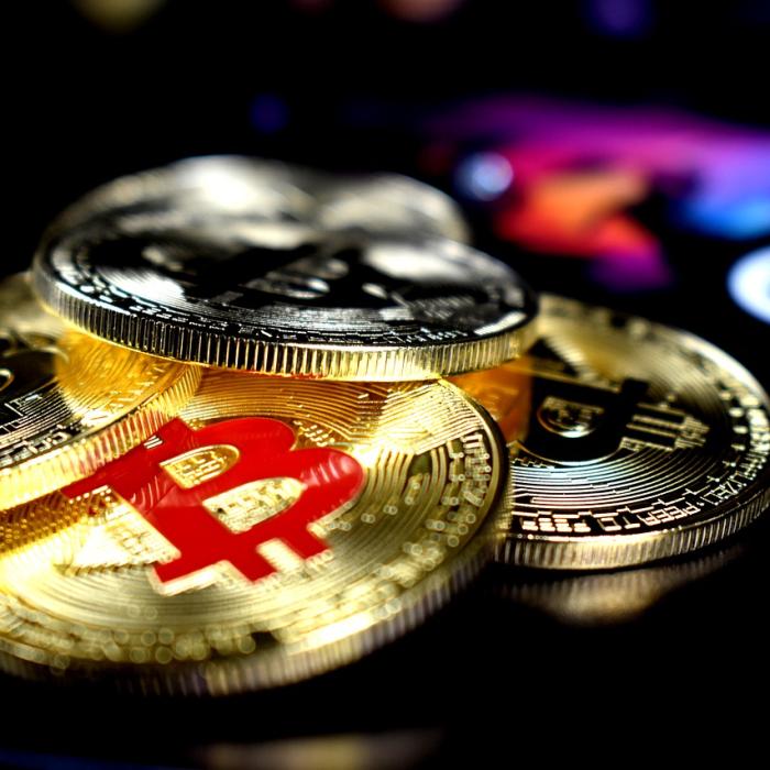 Bitcoin a ATINS un NOU RECORD! Tranzacții masive