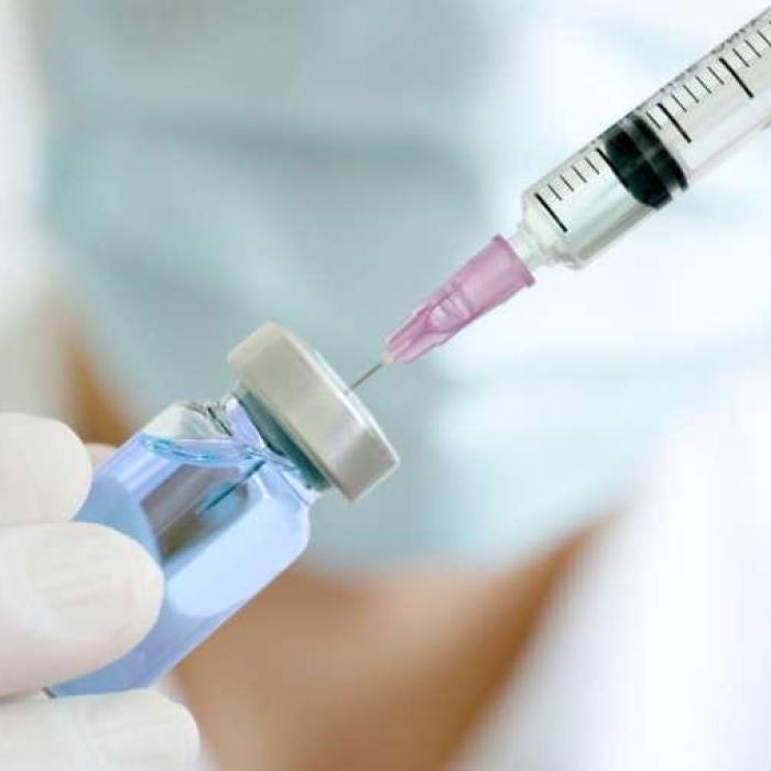 Vaccinul Moderna. Lista eventualelor reacții ADVERSE și ALERGICE