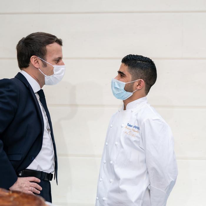 Macron promite: Un vaccin COVID-19 pentru toți francezii care îl doresc