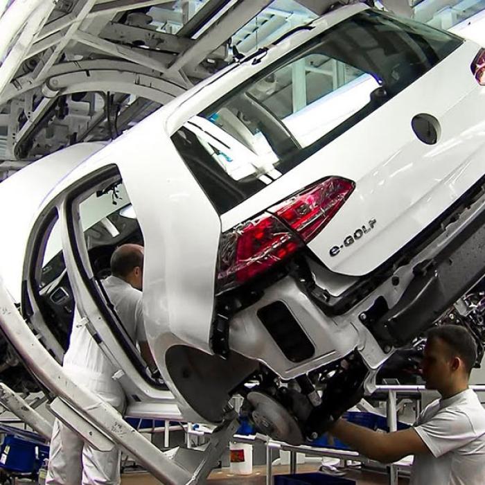 Volkswagen dă un BOOM. Maşini ZBURĂTOARE