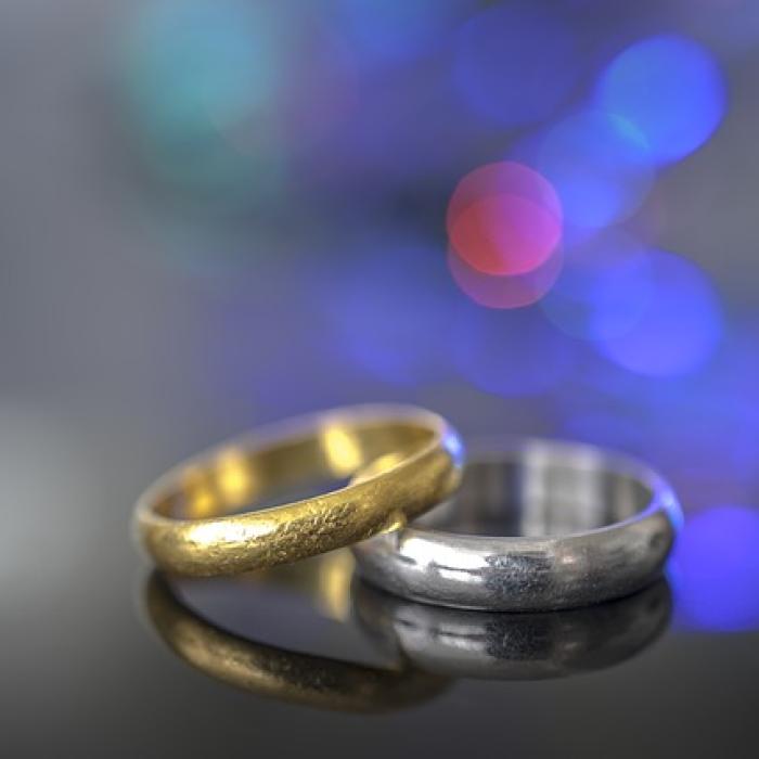 AURUL, detronat! PLATINA redevine VEDETA metalelor prețioase