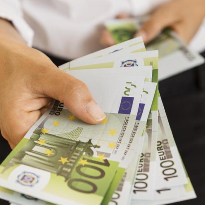 LOVITURĂ pentru românii care au CREDITE în EURO
