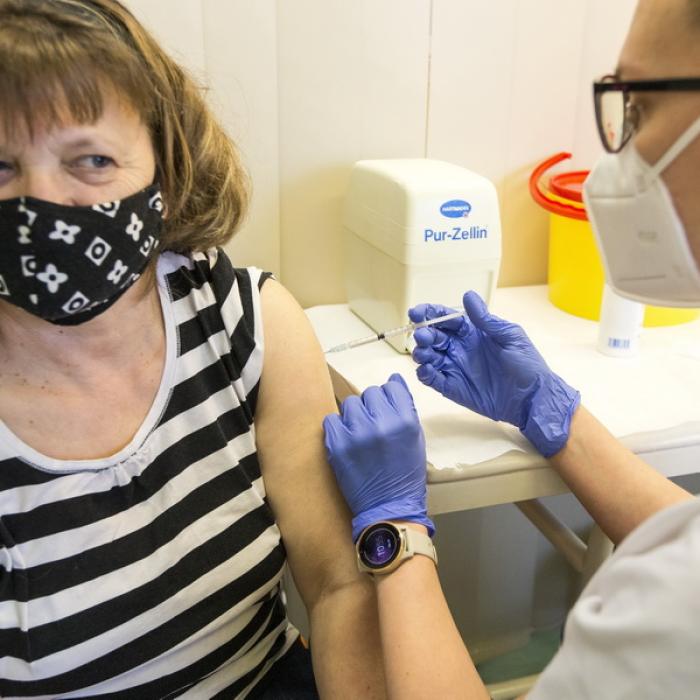 Sorin Cîmpeanu anunță când ar putea începe vaccinarea profesorilor
