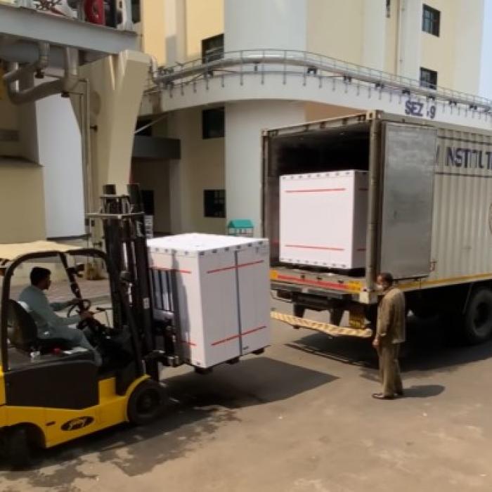 Ucraina primește vaccinul. Negocieri direct la fabrica din India