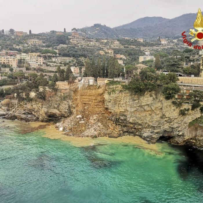 Un cimitir din apropierea Genovei s-a prăbușit în mare