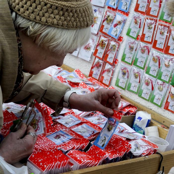 SCANDALUL momentului: Mărțișoarele și florile, INTERZISE în ȘCOLI