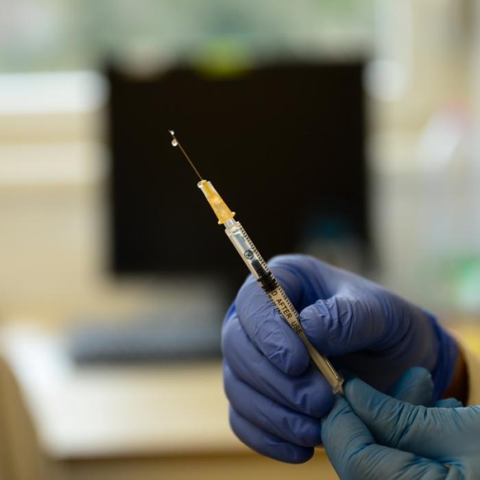 Danemarca oprește vaccinările cu serul AstraZeneca