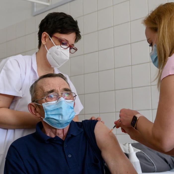 Irlanda suspendă și ea utilizarea AstraZeneca