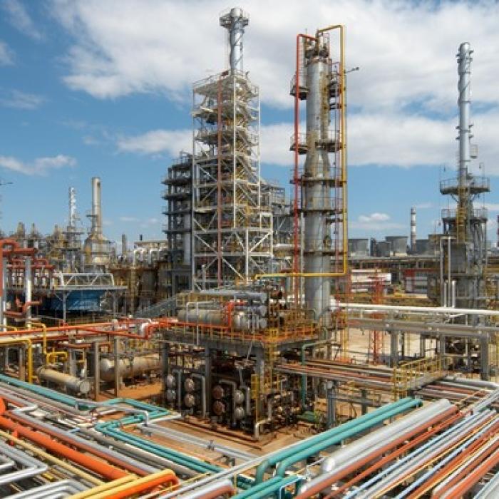 Cîțu nu vrea să închidă economia, dar pasează responsabilitatea