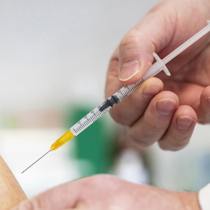 OMS recomandă ”în acest moment” utilizarea vaccinului AstraZeneca