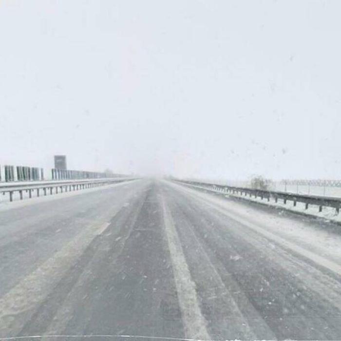 Ninsoare pe A1 iar pe A2 și A3 carosabilul este umed