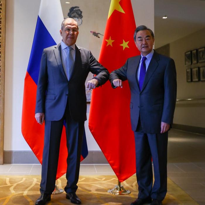 Rusia și China au BĂTUT palma. Vor să construiasă o COALIȚIE