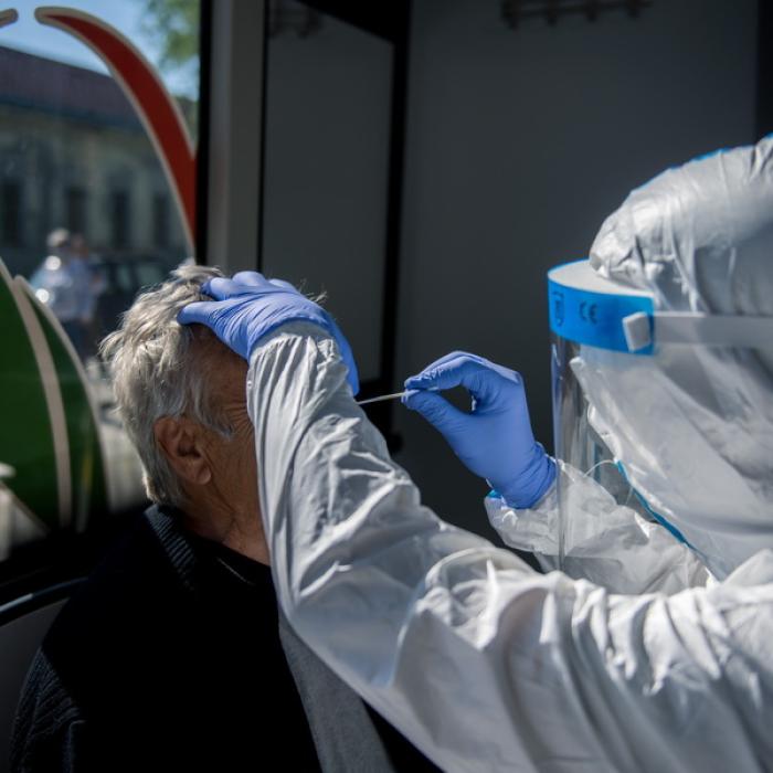 Se înființează centre de testare rapidă în farmacii