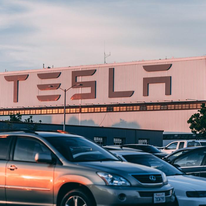Acţiunile Tesla urcă puternic după livrările record