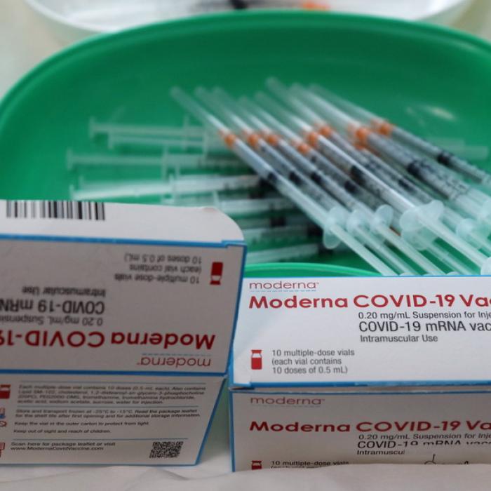 Moderna a dat vestea. Cât timp PROTEJEAZĂ vaccinul