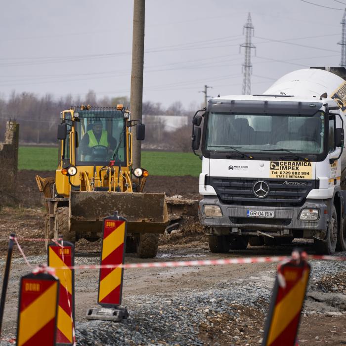 Autostrada Unirii. Ministrul Transporturilor a semnat două contracte