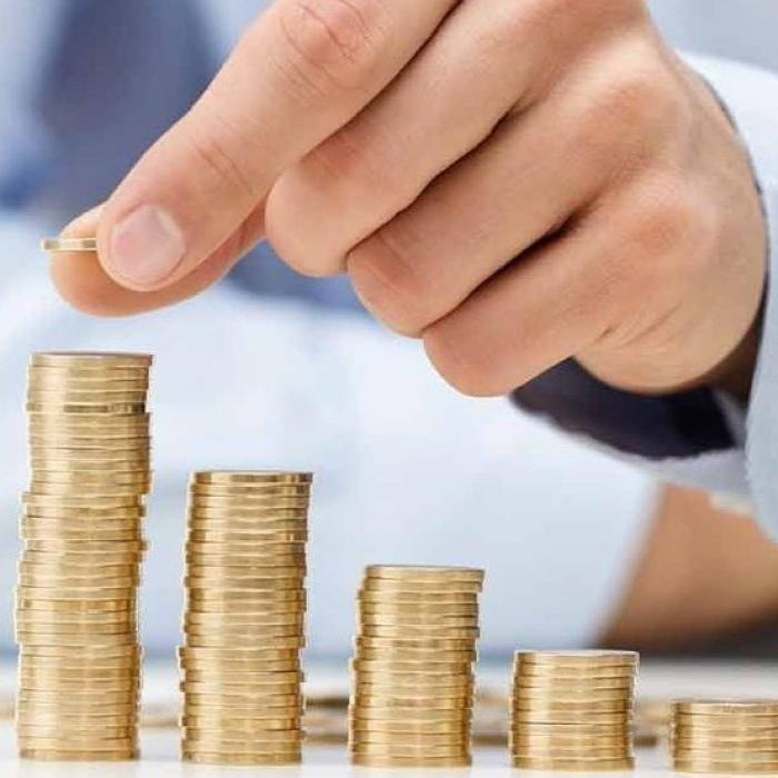 Salariul mediu a scăzut în februarie. Cele mai AFECTATE domenii