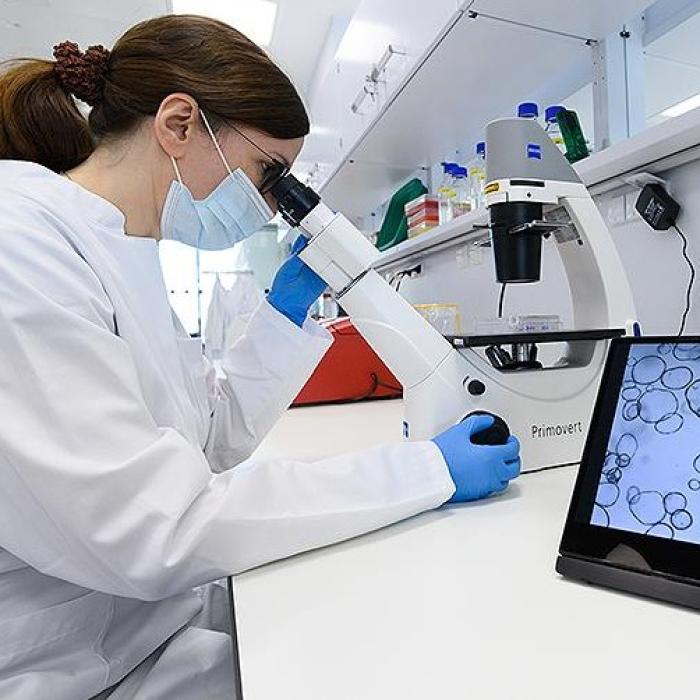 Vaccinul AstraZeneca VS Pfizer: Iată care este ADEVĂRUL