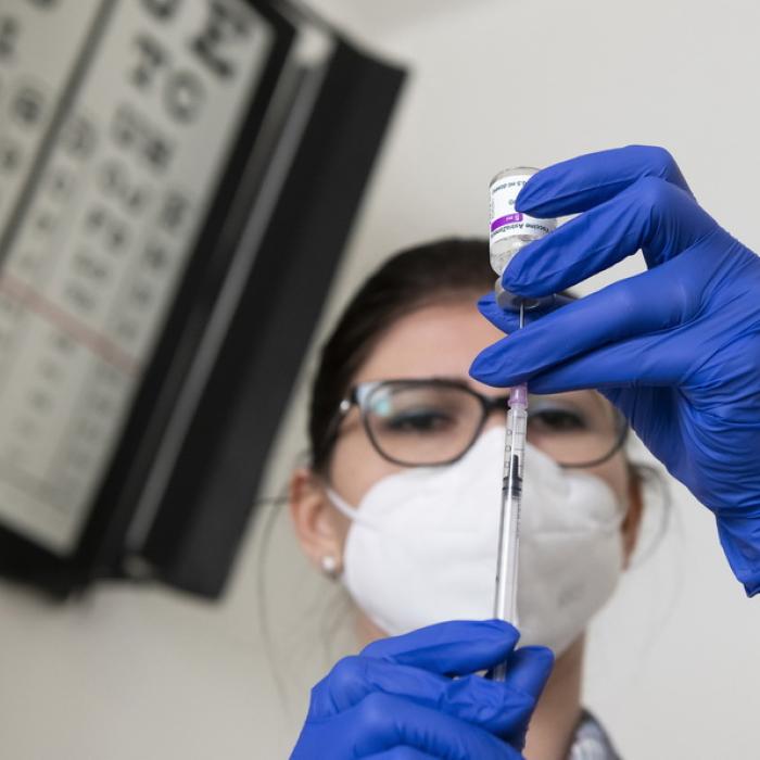 Vaccinarea copiilor sub 16 ani. De când ar putea începe