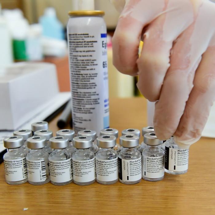 Vaccinul Pfizer. 700.000 de doze ajung în țară. Află unde merg vaccinurile