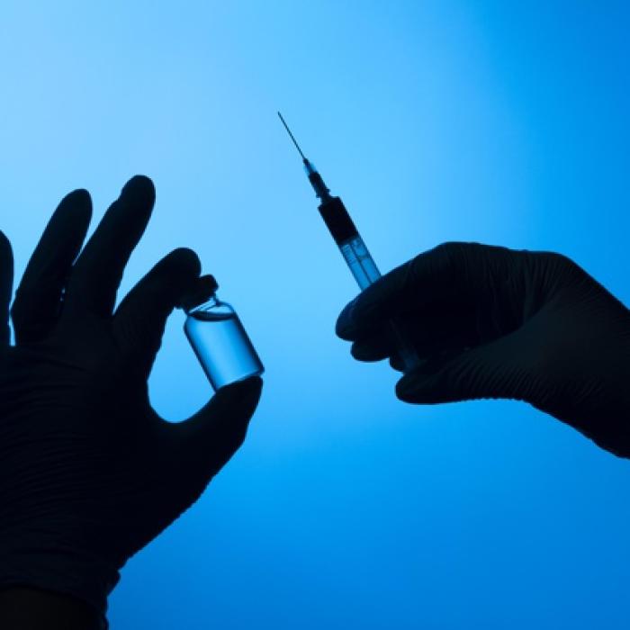 Cât ar putea plăti românii pentru vaccinul anti-COVID. Cu cât cumpără UE serul de la Pfizer