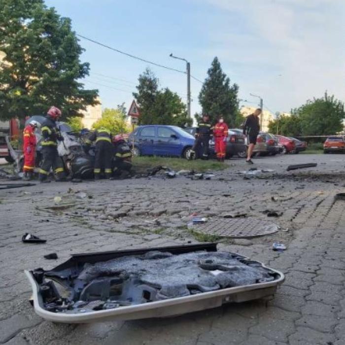 Mașina unui om de afaceri a explodat. Șoferul a fost găsit carbonizat