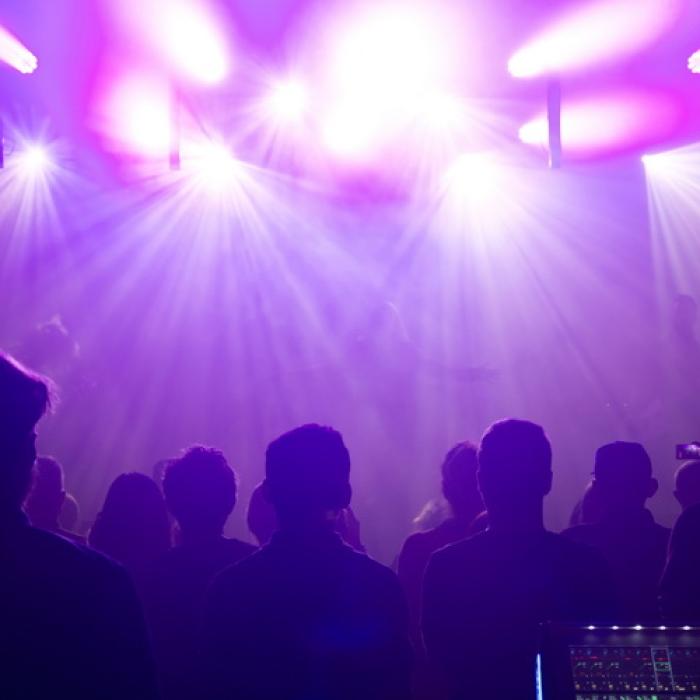 Cluburile și discotecile se redeschid. Ce program au și ce reguli se aplică