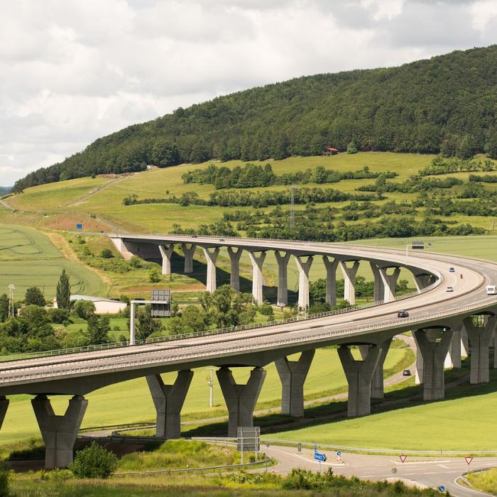 Autostrada care a îngenuncheat o economie. China așteaptă plata datoriei