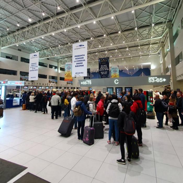 Aeroportul Otopeni a deschis o zonă de așteptare în aer liber