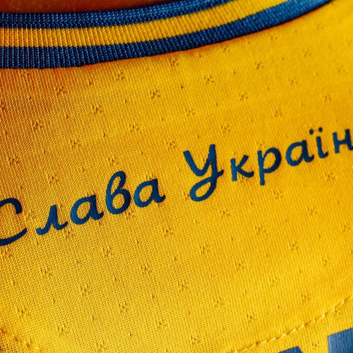 Rusia CLOCOTEȘTE de FURIE din cauza... unui tricou