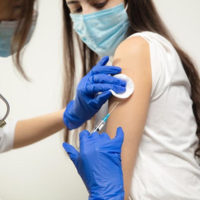 Recții adverse la vaccin. Tot ce trebuie să știm
