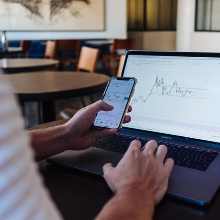 Prețurile mărfurilor se prăbușesc pe piețe. Petrolul, cel mai are declin