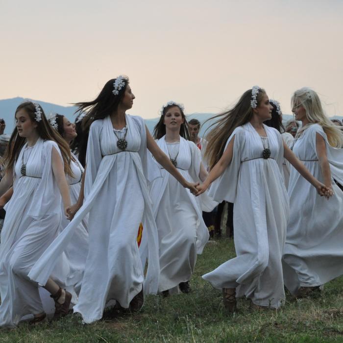 Sânzienele sau Drăgaica: Noaptea în care „se deschid porţile cerului”