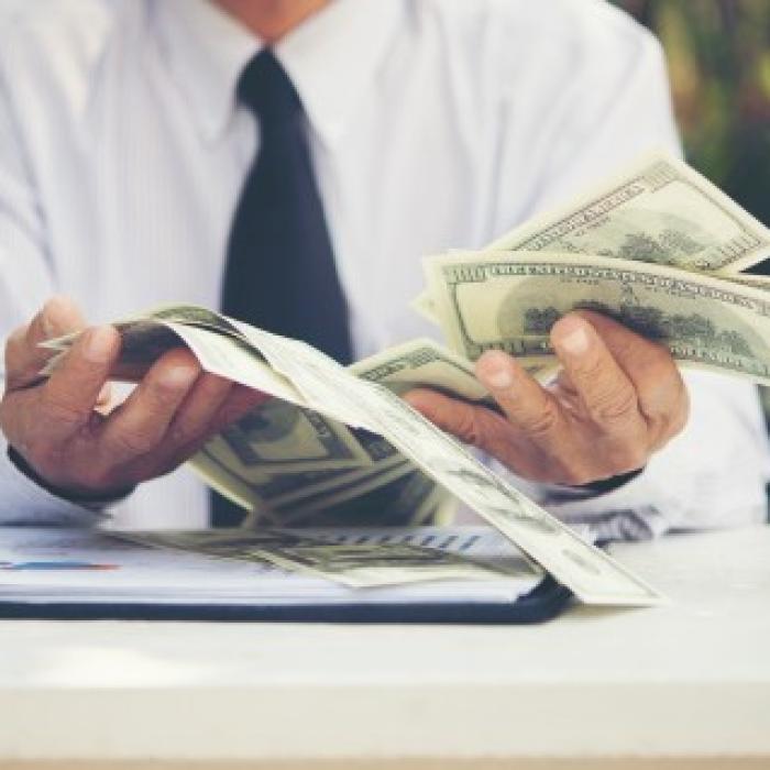 Horoscop 2021. Cele mai RĂSFĂȚATE zodii care au NOROC la BANI