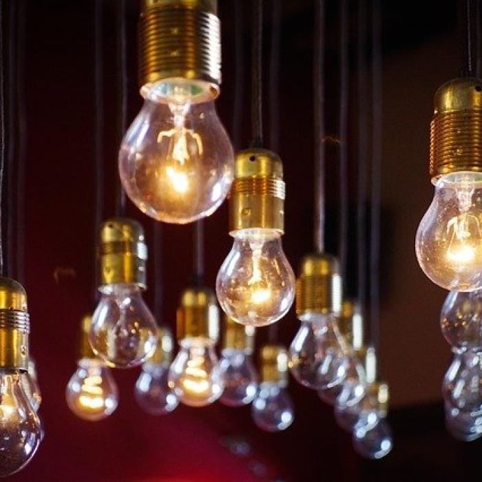 Prețul energiei. ANRE: Pentru unii, ”va fi o creştere între 3 şi 13%”