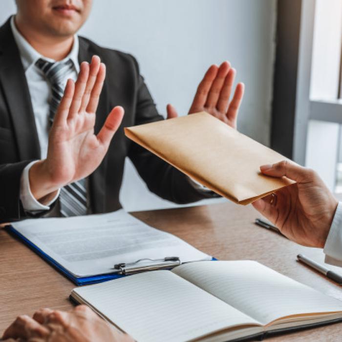 Piaţa neagră cu certificate false de vaccinare a explodat. Care sunt preţurile în Rusia