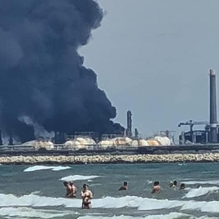 EXPLOZIE la PETROMIDIA. Trei răniți cu arsuri extinse cât și alte traumatisme VIDEO