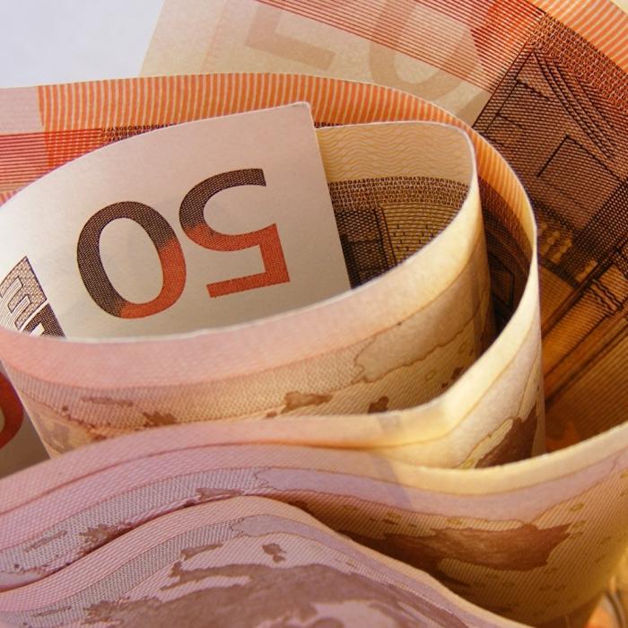 Această țară trece la MONEDA EURO din anul 2024