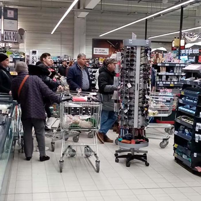 Marii retaileri se confruntă cu o CRIZĂ de PERSONAL fără precedent