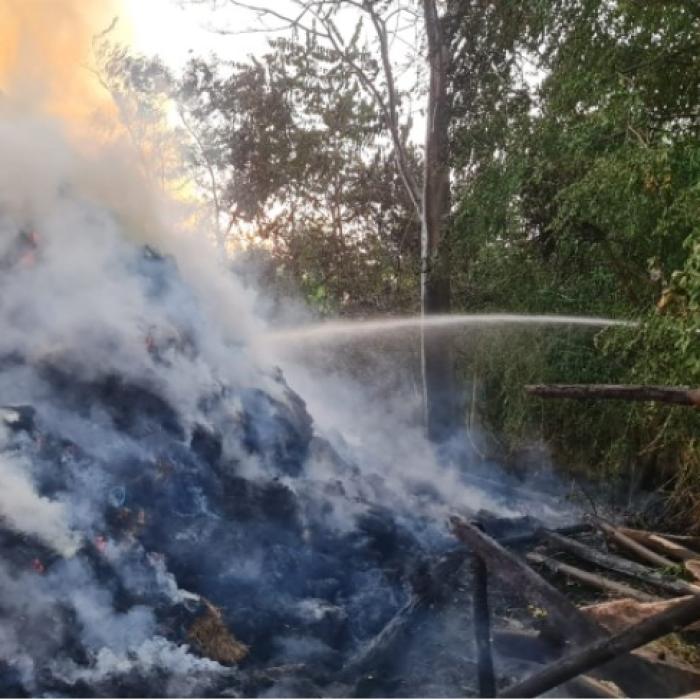 Incendii de vegetație în acest județ. Pompierii au intervenit pentru a stinge 11 focare