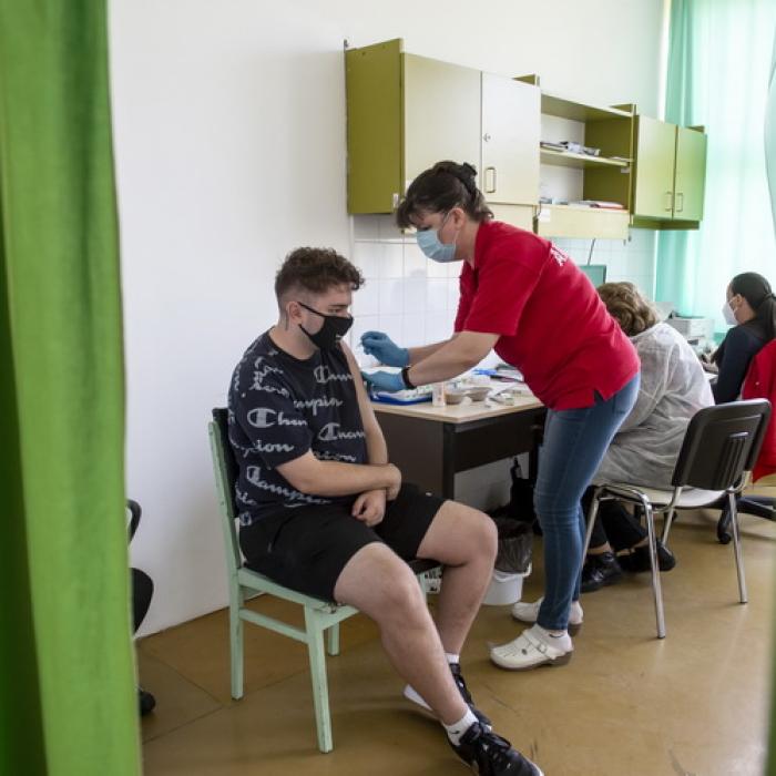 EMA: ÎNVINGEM PANDEMIA într-un singur mod