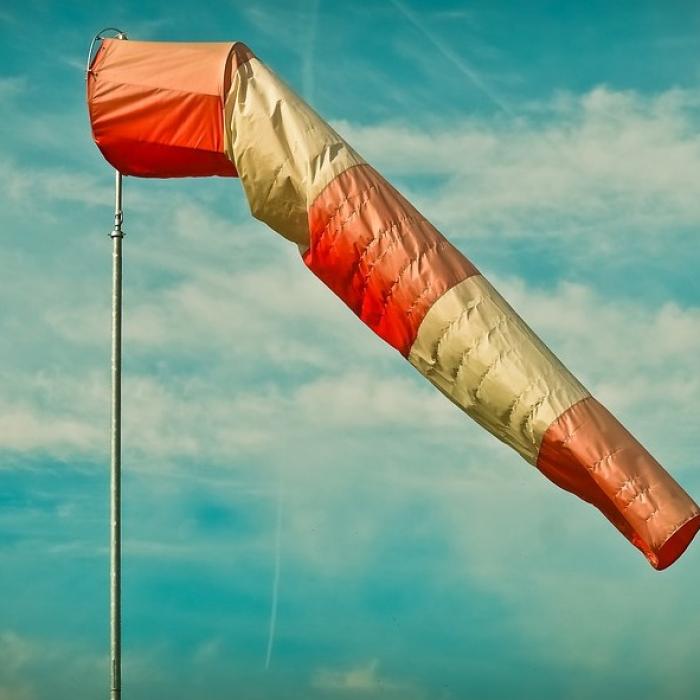 Avertizare nowcasting. Cod GALBEN de vijelii. Rafale de până la 100 km/h