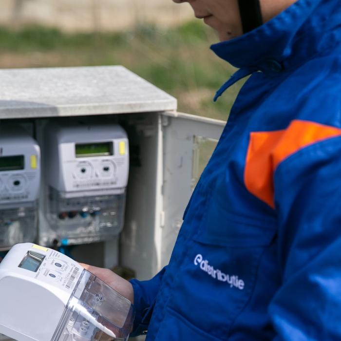 Factura la curent. Ministerul energiei, undă VERDE pentru DECONECTAREA datornicilor. Proiect