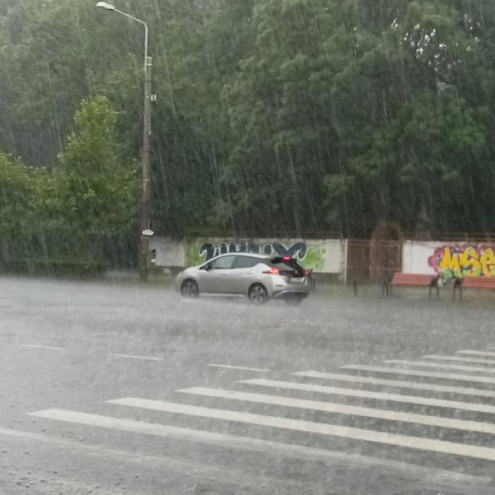 Cod ROȘU. RUPERE de NORI în Brașov și Argeş
