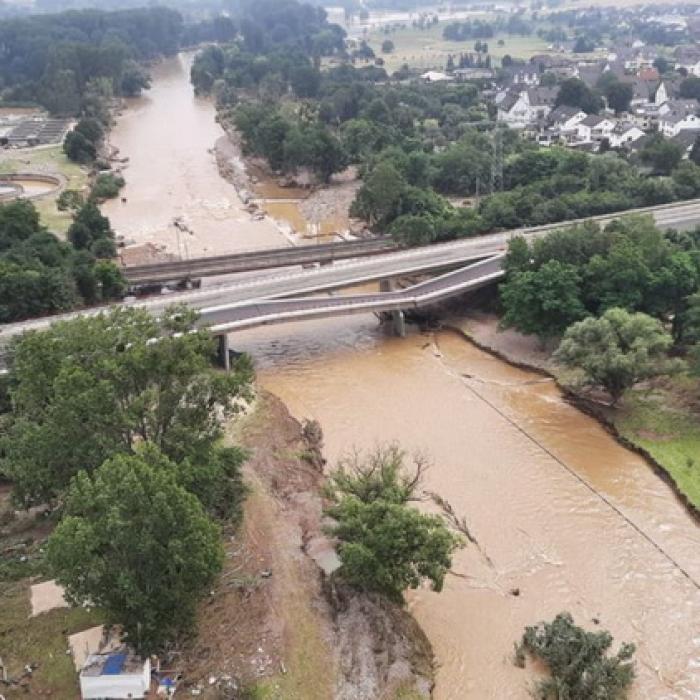 Inundații. Cod GALBEN în 12 judeţe, pănă la miezul nopţii