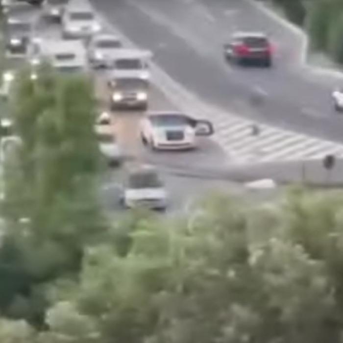 Un Rolls Royce a făcut pana prostului într-o intersecție din Mamaia. Cine e posesorul limuzinei