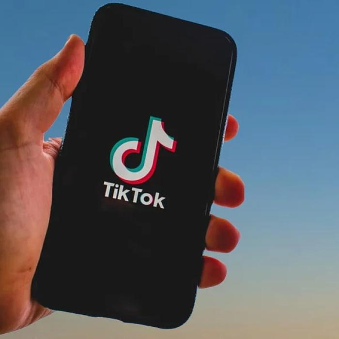 TikTok devine aplicația cea mai descărcată din lume și depășește Facebook