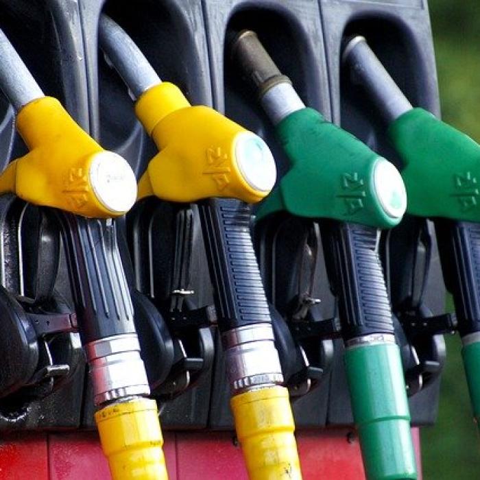 China agită apele pe piața petrolului. Benzina tot scupă rămâne